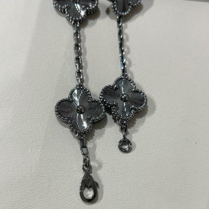 [Olivia JW]CLOVER 5 MOTIF BLACK BRACELET