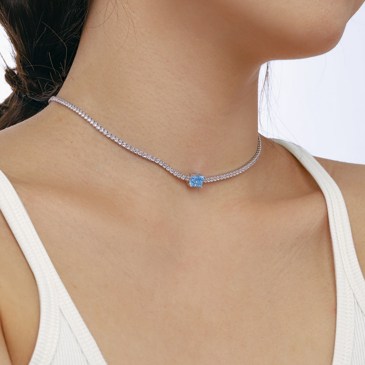 [Olivia Jewelry]2.0 carat Ornate Emerald Cut Necklace