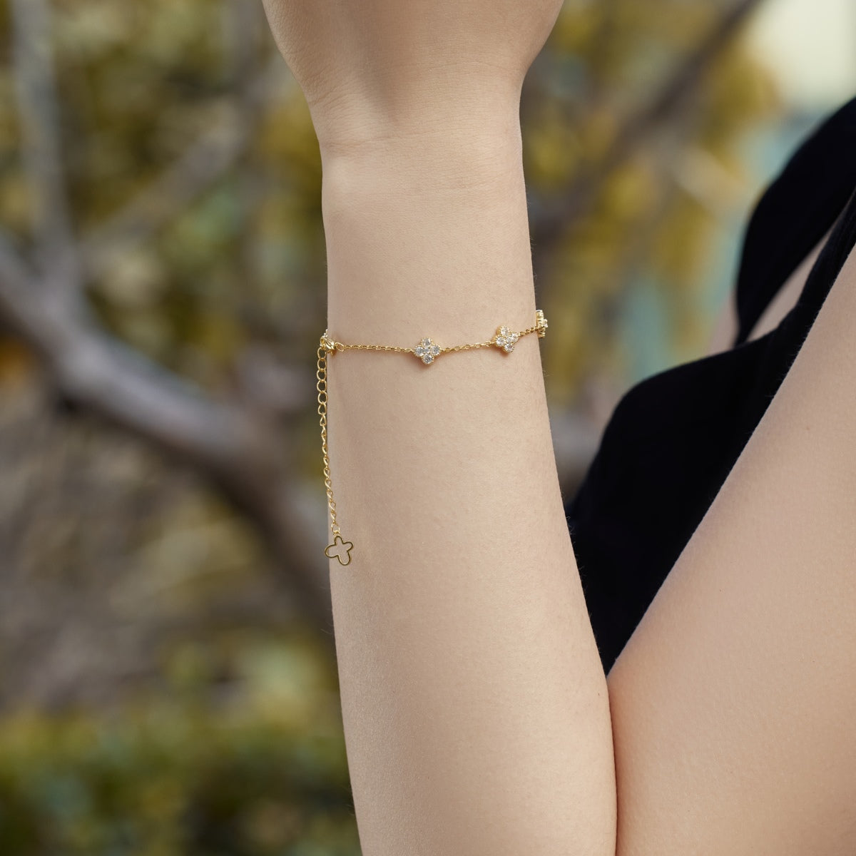 [Elitejewels]Vierblättriges Kleeblatt-Armband mit hohlem Schmetterling