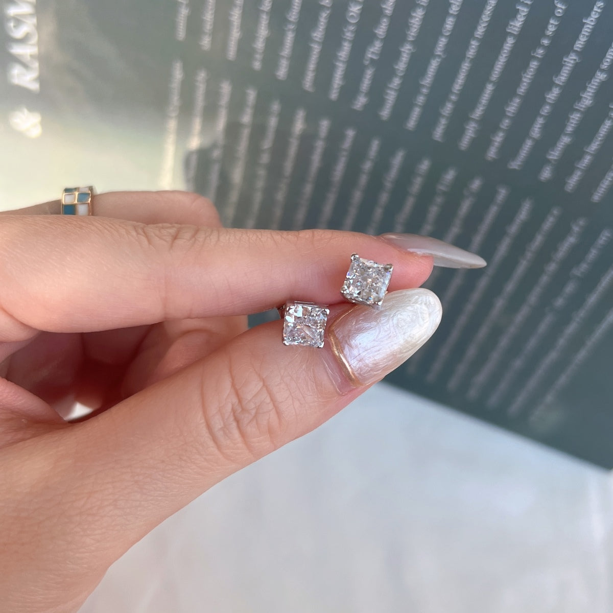 [Elitejewels]1.0カラットの輝くプリンセスカットウェディングイヤリング