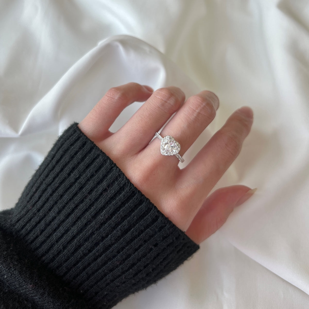 [Olivia Jewelry]Eternity Splashy Romantic Heart Shape Lover Ring