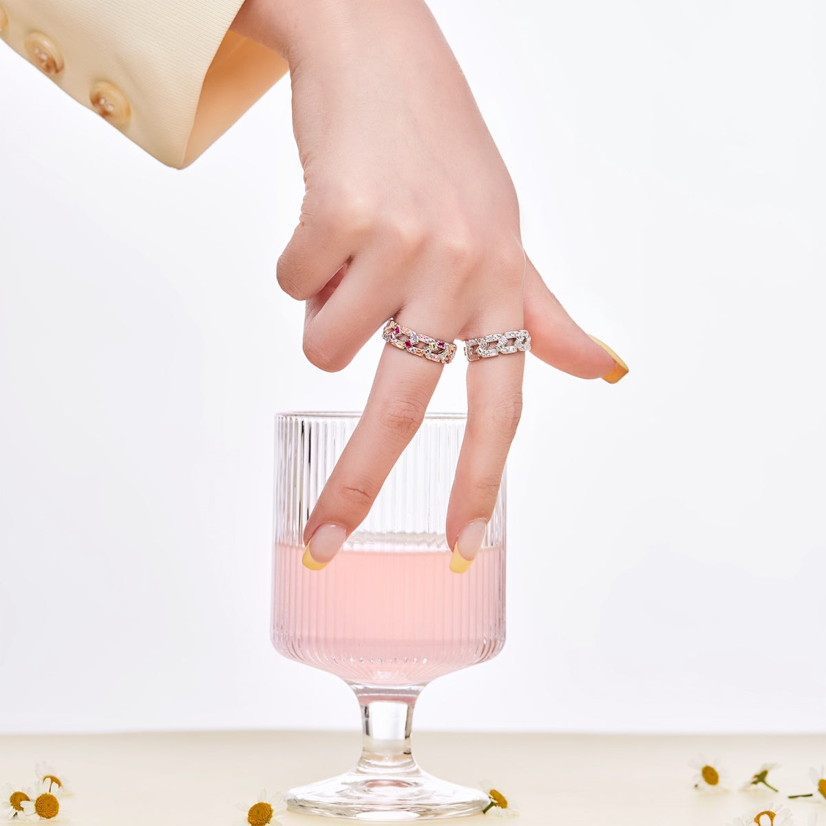 [Elitejewels]輝く鮮やかなエメラルドカットのデイリーリング