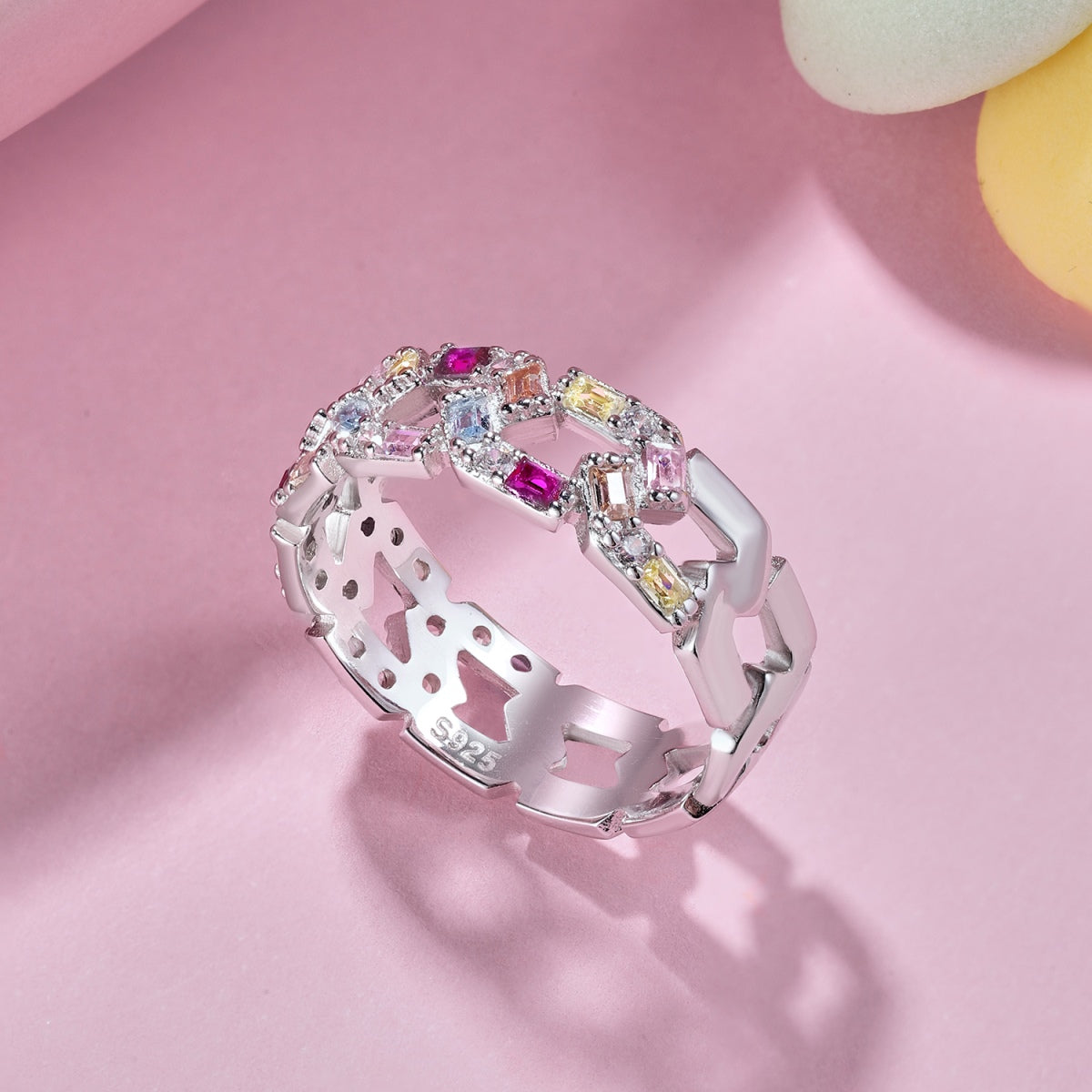 [Elitejewels]輝く鮮やかなエメラルドカットのデイリーリング