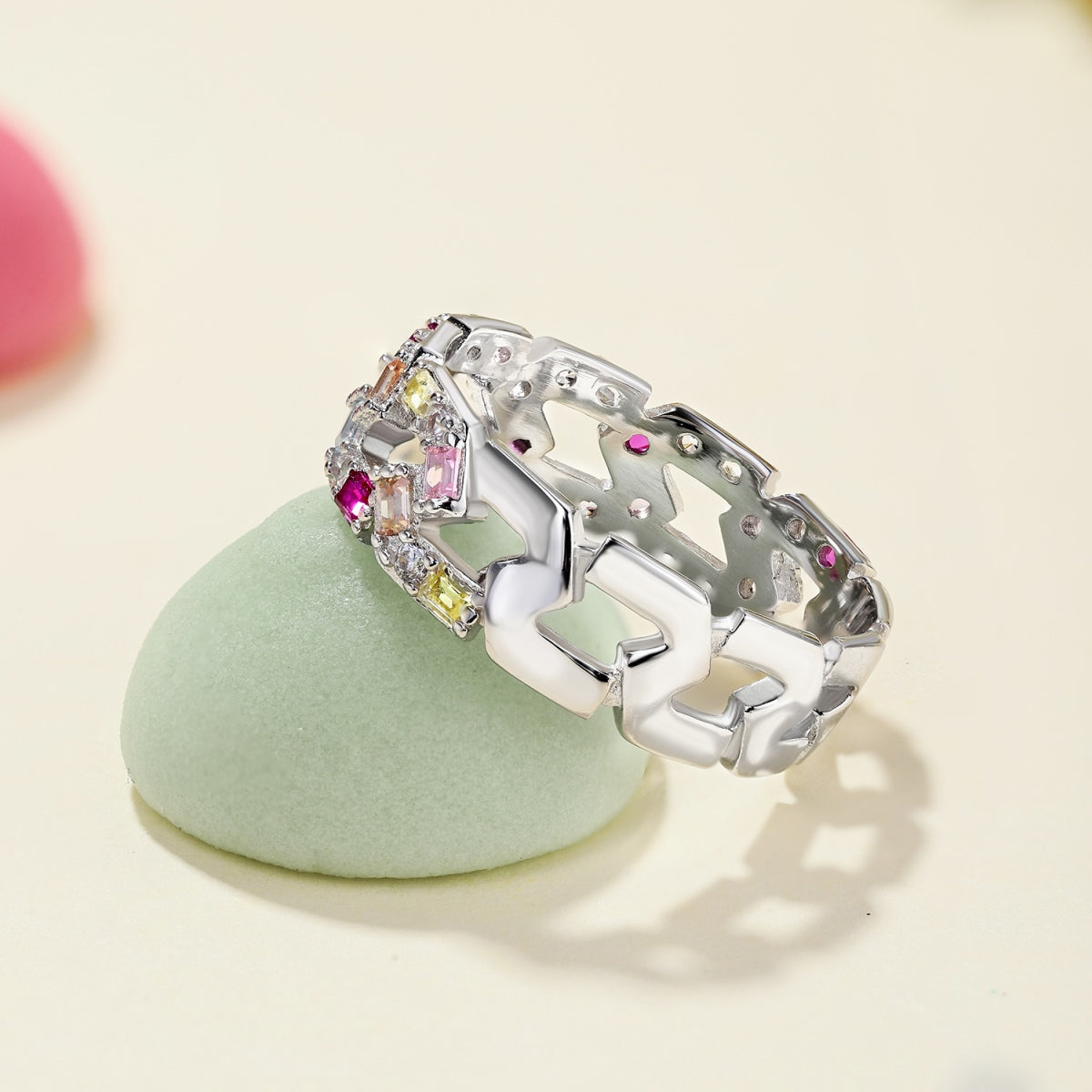 [Elitejewels]輝く鮮やかなエメラルドカットのデイリーリング