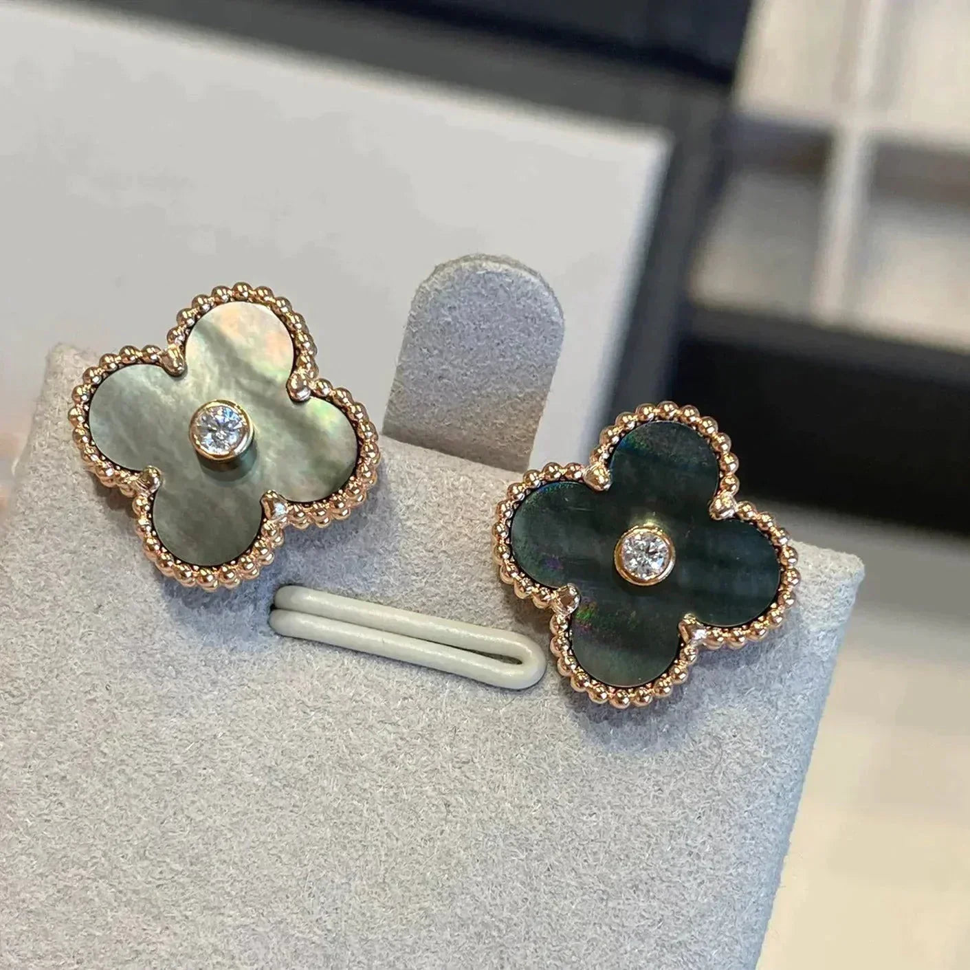 [Olivia Jewelry]CLOVER MEDIUM 1 MOTIFS GRAY MOP  DIAMOND EARRINGS