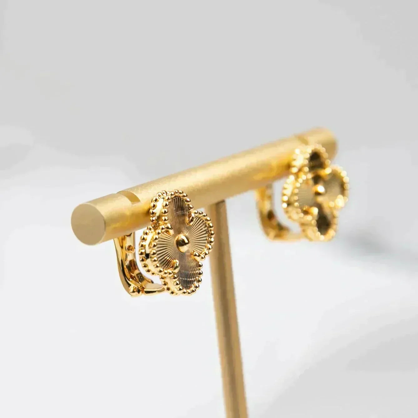 [Olivia Jewelry]CLOVER MEDIUM 1 MOTIFS LASER EARRINGS