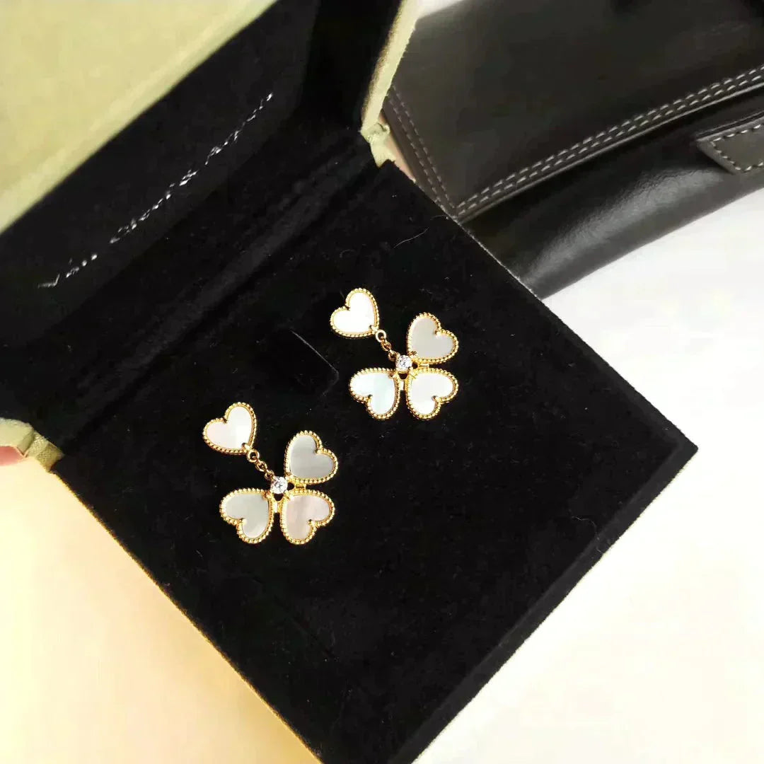 [Olivia Jewelry]CLOVER SWEET WHITE MOP EARRINGS