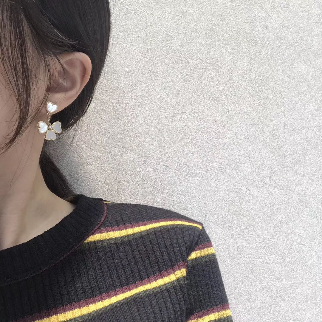 [Olivia Jewelry]CLOVER SWEET WHITE MOP EARRINGS