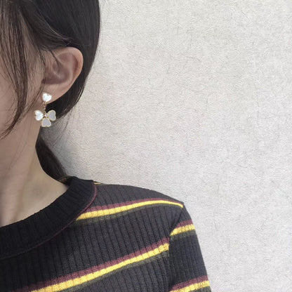 [Olivia Jewelry]CLOVER SWEET WHITE MOP EARRINGS