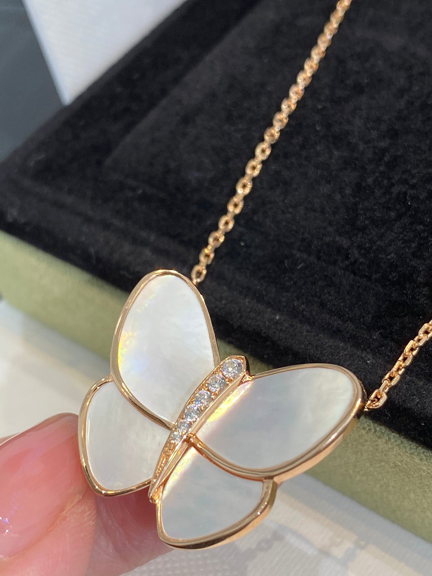 [Olivia Jewelry]BUTTERFLY GOLD MOP DIAMOND NECKLACE