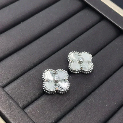 [Olivia Jewelry]CLOVER MINI 9.5MM LASER EARRINGS