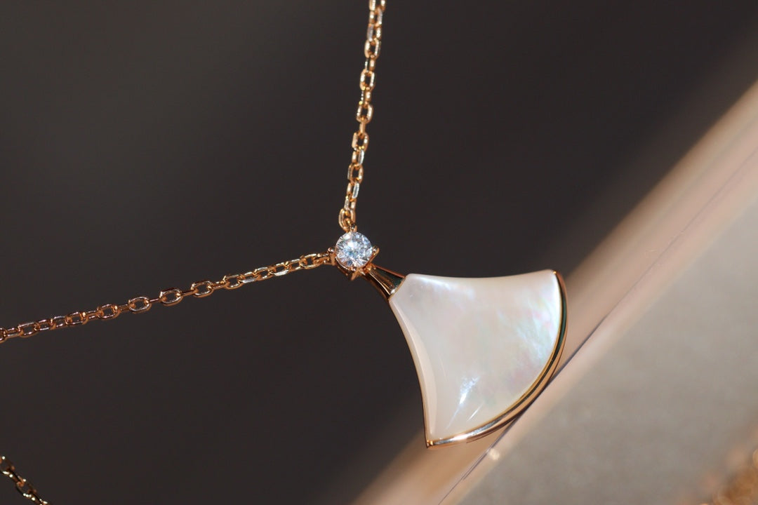 [OLIVIA]DREAM NECKLACE WHITE MOP PINK GOLD 1 DIAMOND