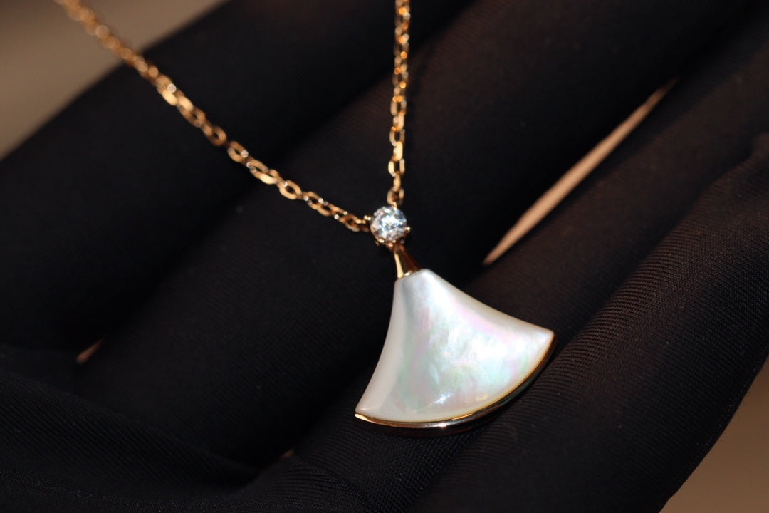 [OLIVIA]DREAM NECKLACE WHITE MOP PINK GOLD 1 DIAMOND