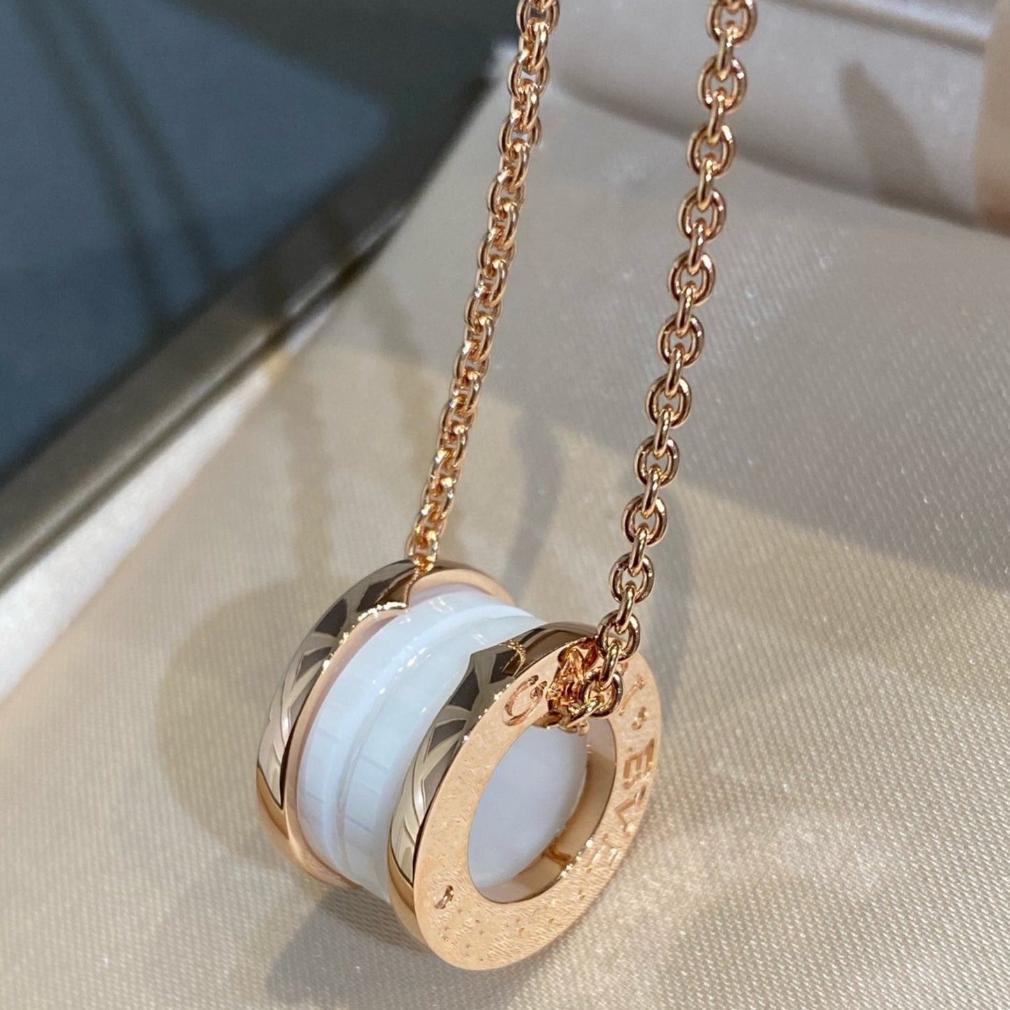 [OLIVIA]ZERO 1 WHITE CERAMIC PINK GOLD NECKLACE