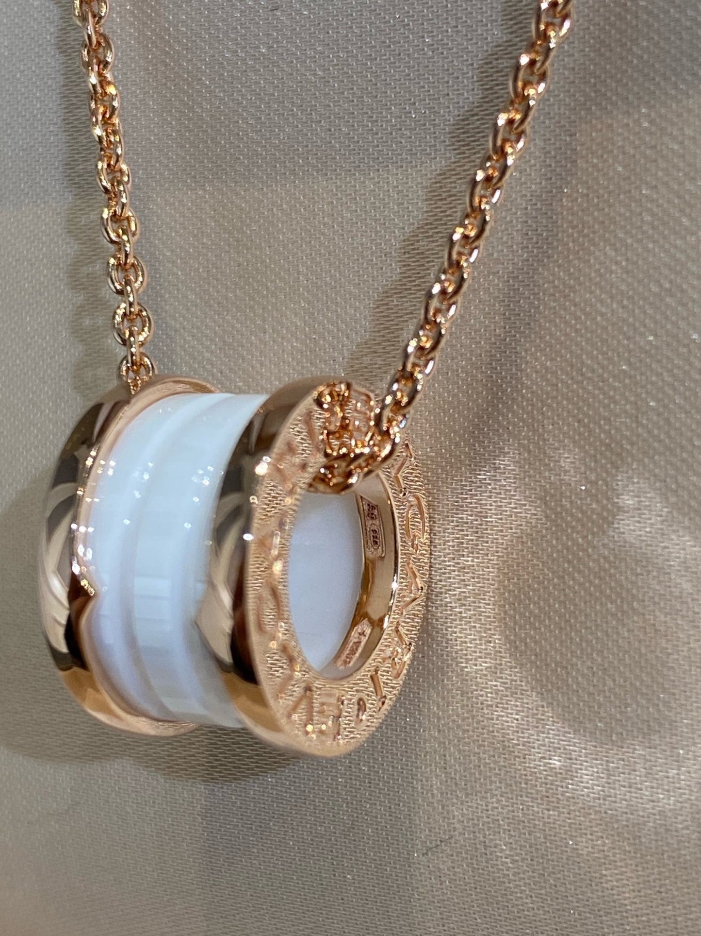 [AURORA]ZERO 1 WHITE CERAMIC PINK GOLD NECKLACE