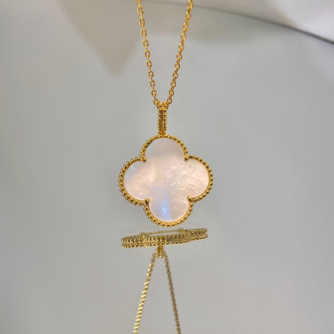 [Olivia Jewelry]CLOVER 25MM MOP LARGE PENDANT NECKLACE