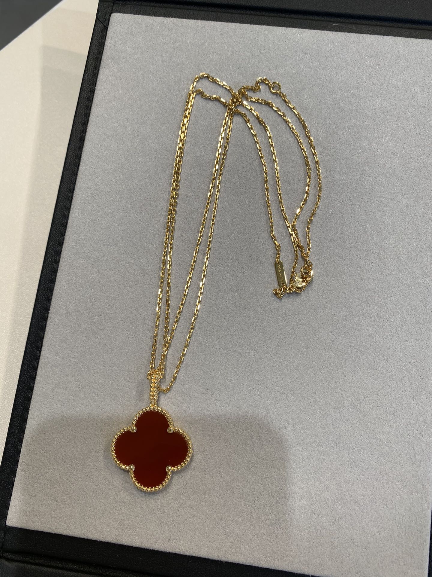 [Olivia Jewelry]CLOVER 25MM NECKLACE GOLD CARNELIAN