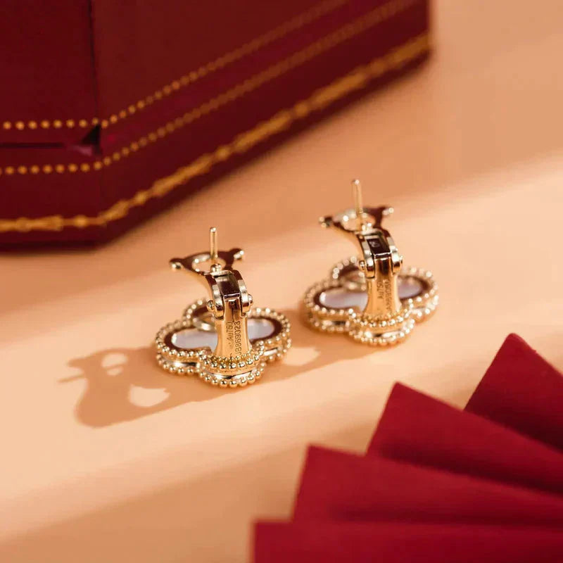 [Olivia Jewelry]CLOVER MEDIUM 1 MOTIFS  WHITE MOP STUD EARRINGS
