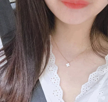 [Olivia Jewelry]CLOVER MINI 9.5MM WHITE MOTHER-OF-PEARL NECKLACE