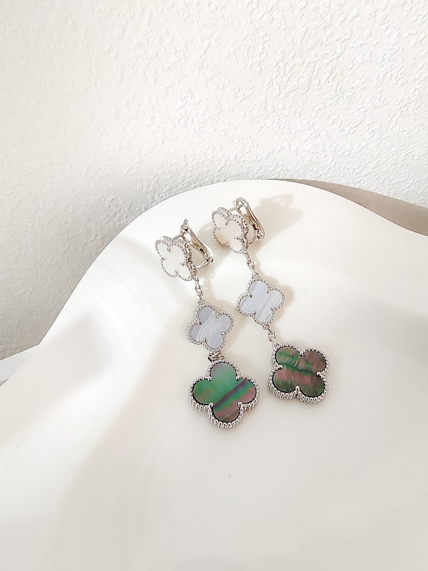 [Olivia Jewelry]CLOVER 3 MOTIFS CHALCEDONY DARK MOP SILVER EARRINGS