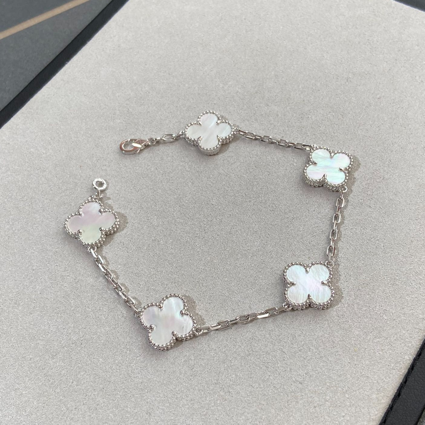 [Olivia JW]CLOVER SILVER MOP 5 MOTIF BRACELET