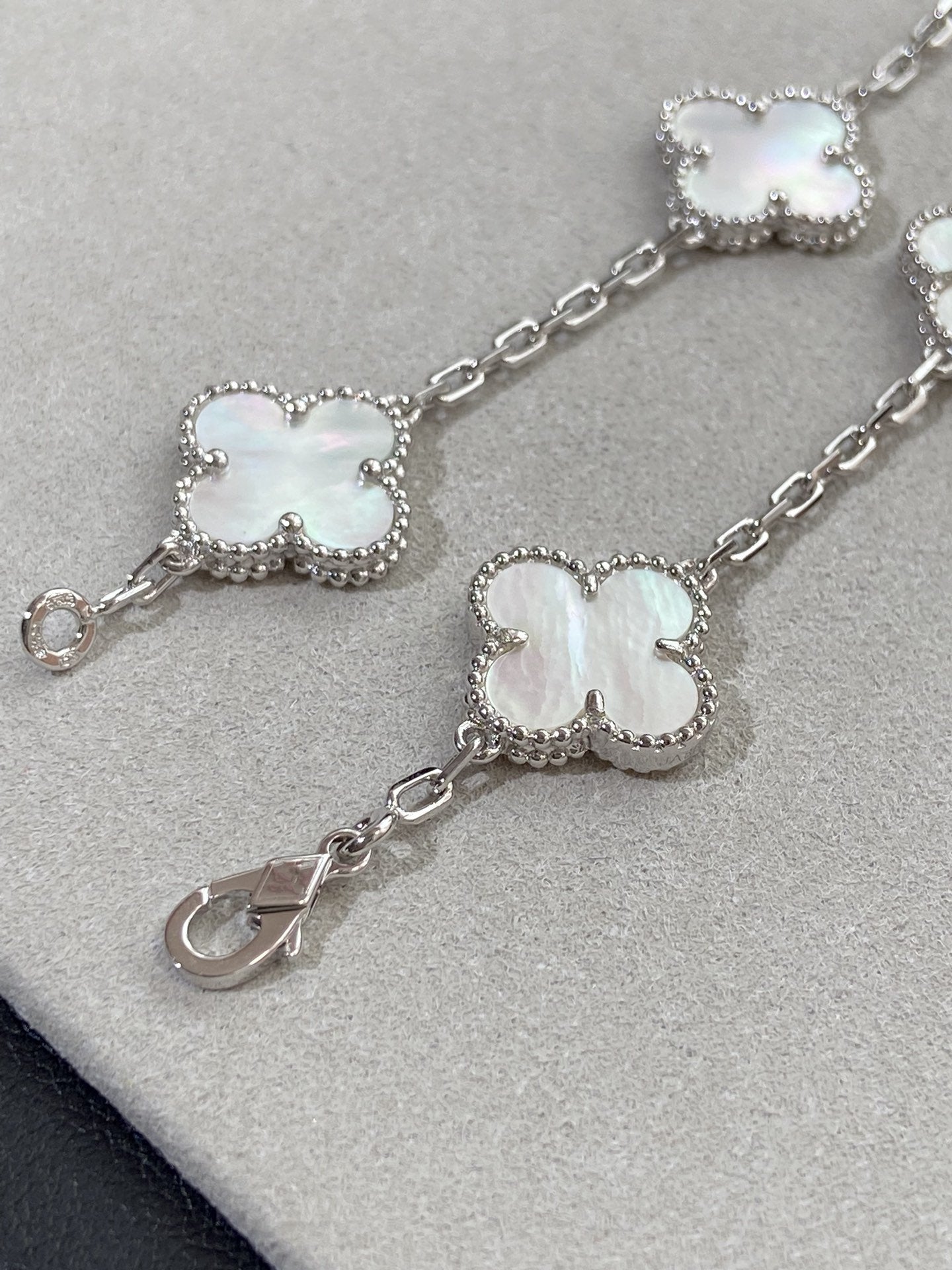 [Olivia JW]CLOVER SILVER MOP 5 MOTIF BRACELET