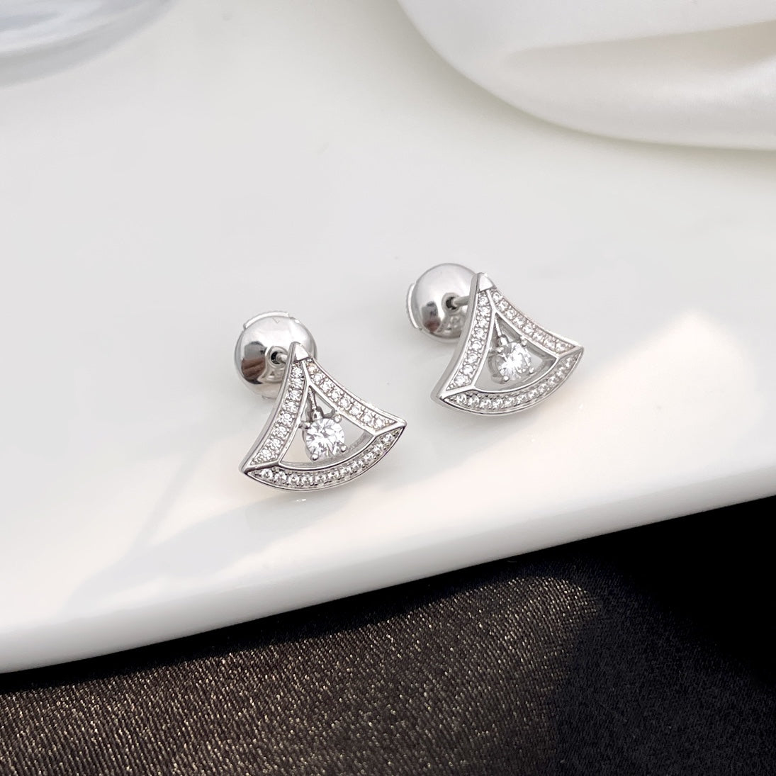 [OLIVIA]DREAM MINI DIAMOND STUD EARRINGS