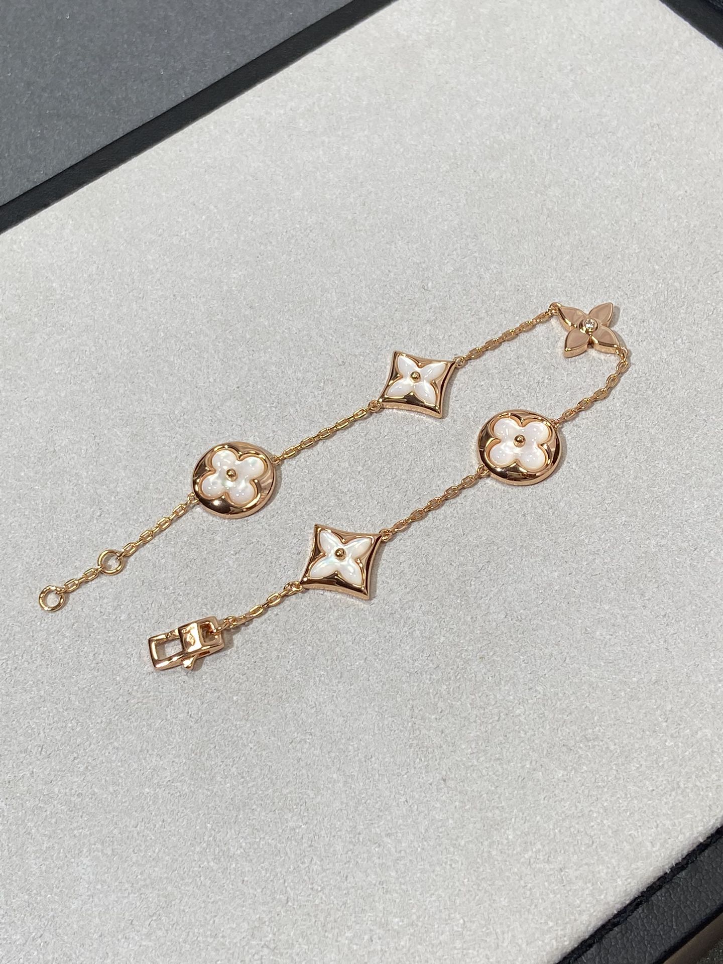 [Olivia Jewelry]STAR AND SUN 5 MOTIF MOP PINK GOLD BRACELET