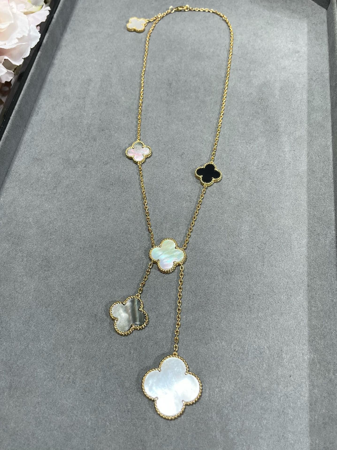 [Olivia Jewelry]CLOVER 6 MOTIF MOP ONYX GOLD NECKLACE