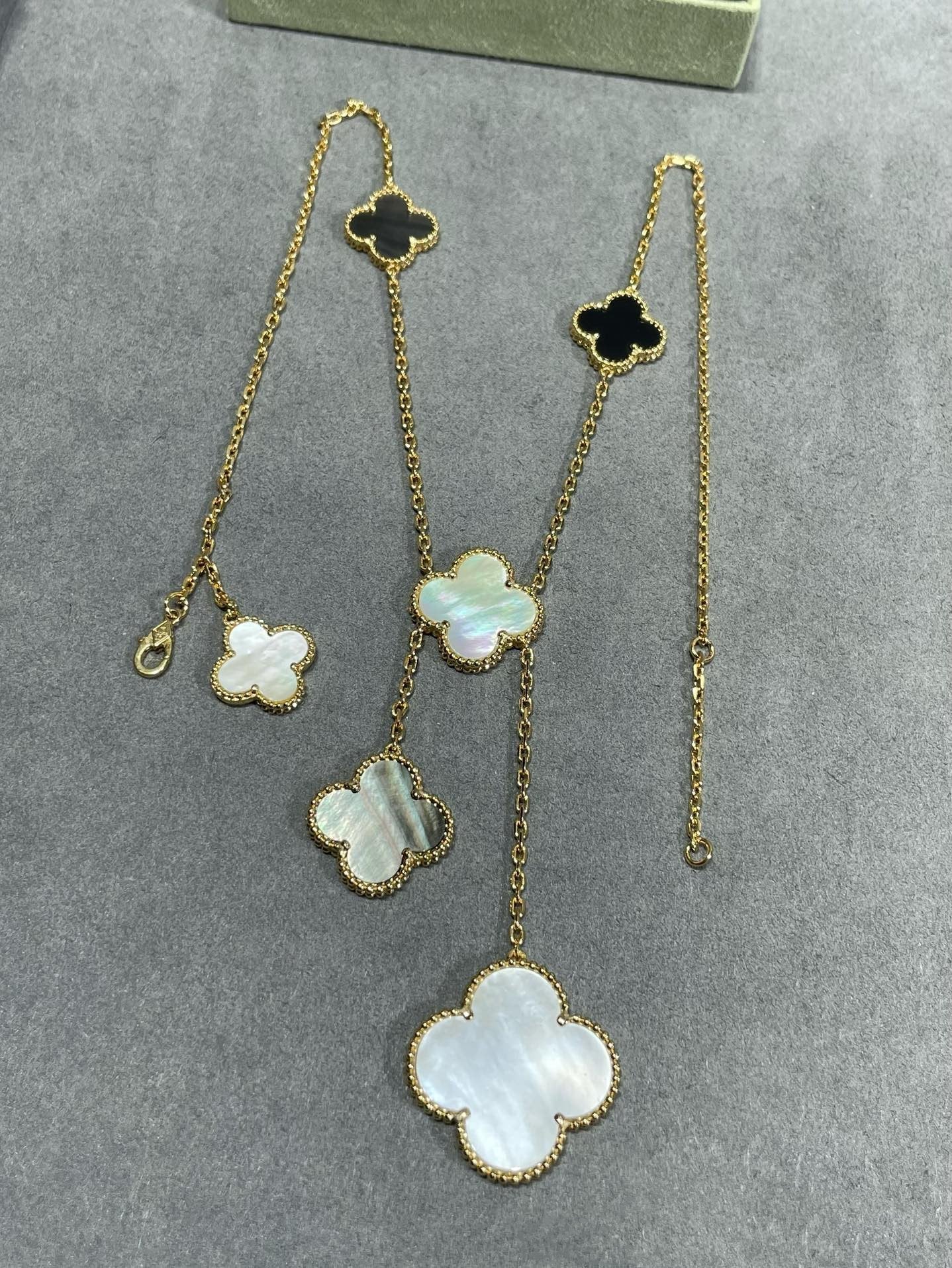 [Olivia Jewelry]CLOVER 6 MOTIF MOP ONYX GOLD NECKLACE