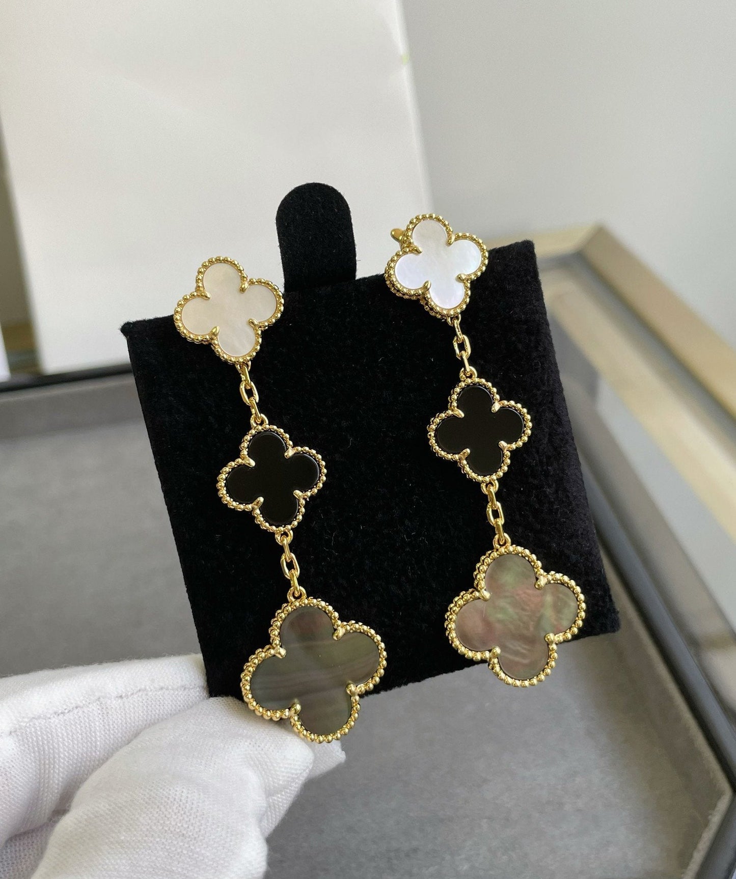 [Olivia Jewelry]CLOVER 3 MOTIF MOP ONYX DARK MOP PINK GOLD EARRINGS