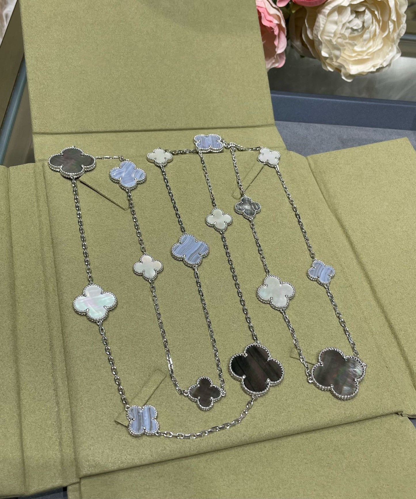 [Olivia Jewelry]CLOVER 16 MOTIF CHALCEDONY MOP SILVER NECKLACE
