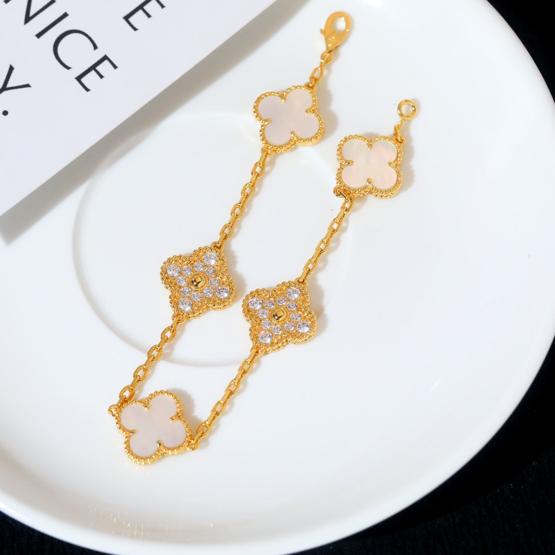 [Olivia JW]CLOVER BRACELET 5 MOTIF WHITE MOP DIAMOND
