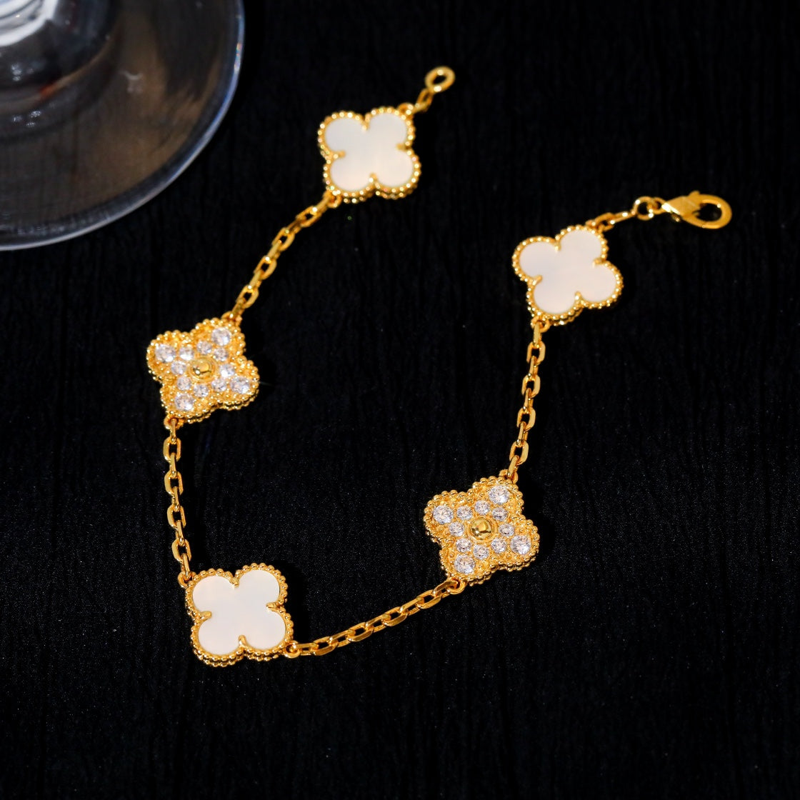 [Olivia JW]CLOVER BRACELET 5 MOTIF WHITE MOP DIAMOND