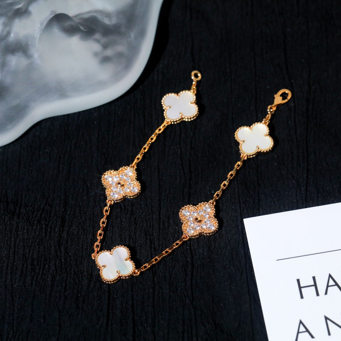 [Olivia JW]CLOVER BRACELET 5 MOTIF WHITE MOP DIAMOND