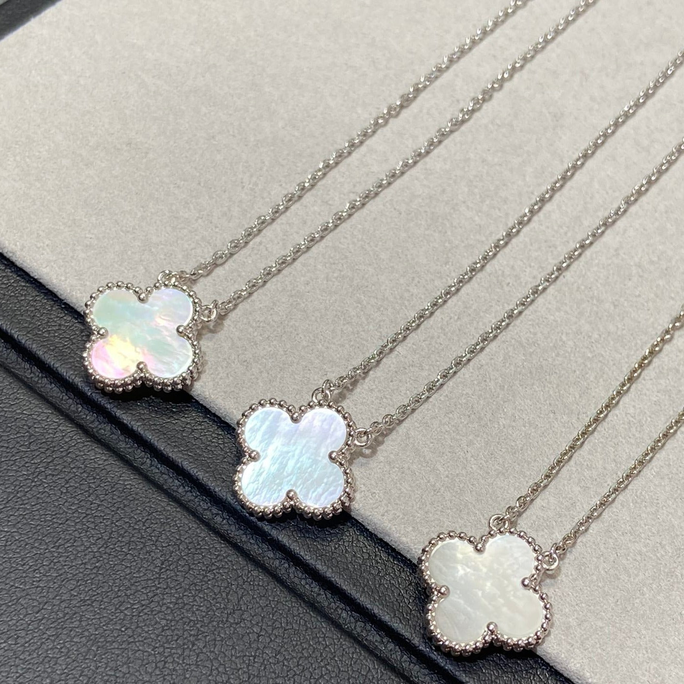 [Olivia Jewelry]CLOVER 15MM MEDIUM WHITE MOP NECKLACE