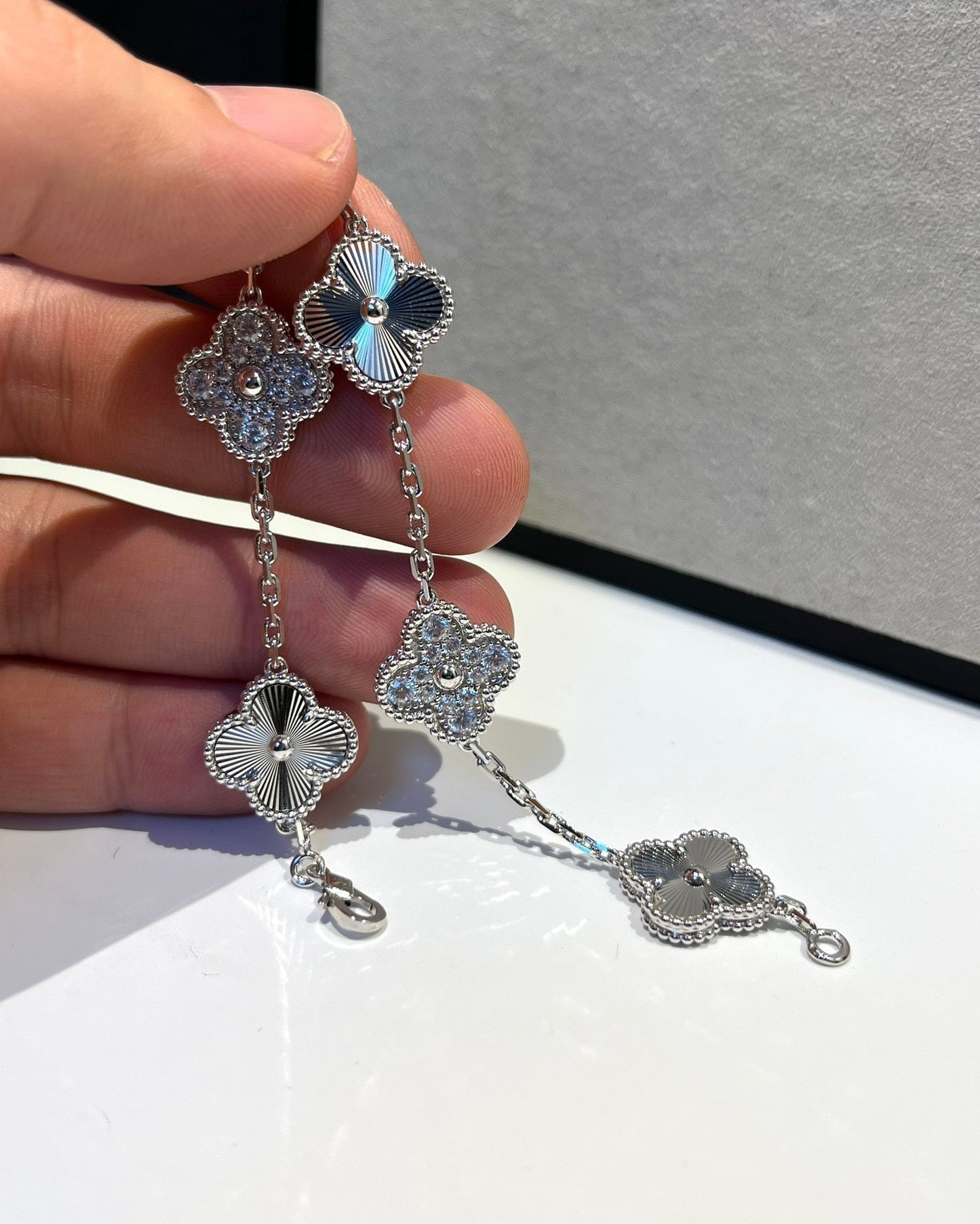 [Olivia JW]CLOVER 5 MOTIF SILVER DIAMOND BRACELET