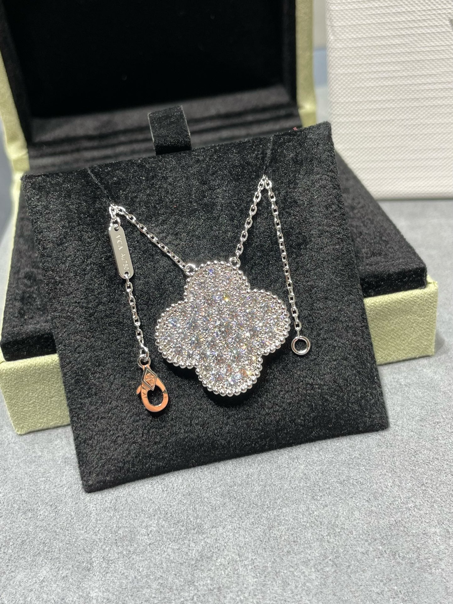[Olivia Jewelry]CLOVER 25MM LARGE PENDANT DIAMOND PAVED SILVER NECKLACE