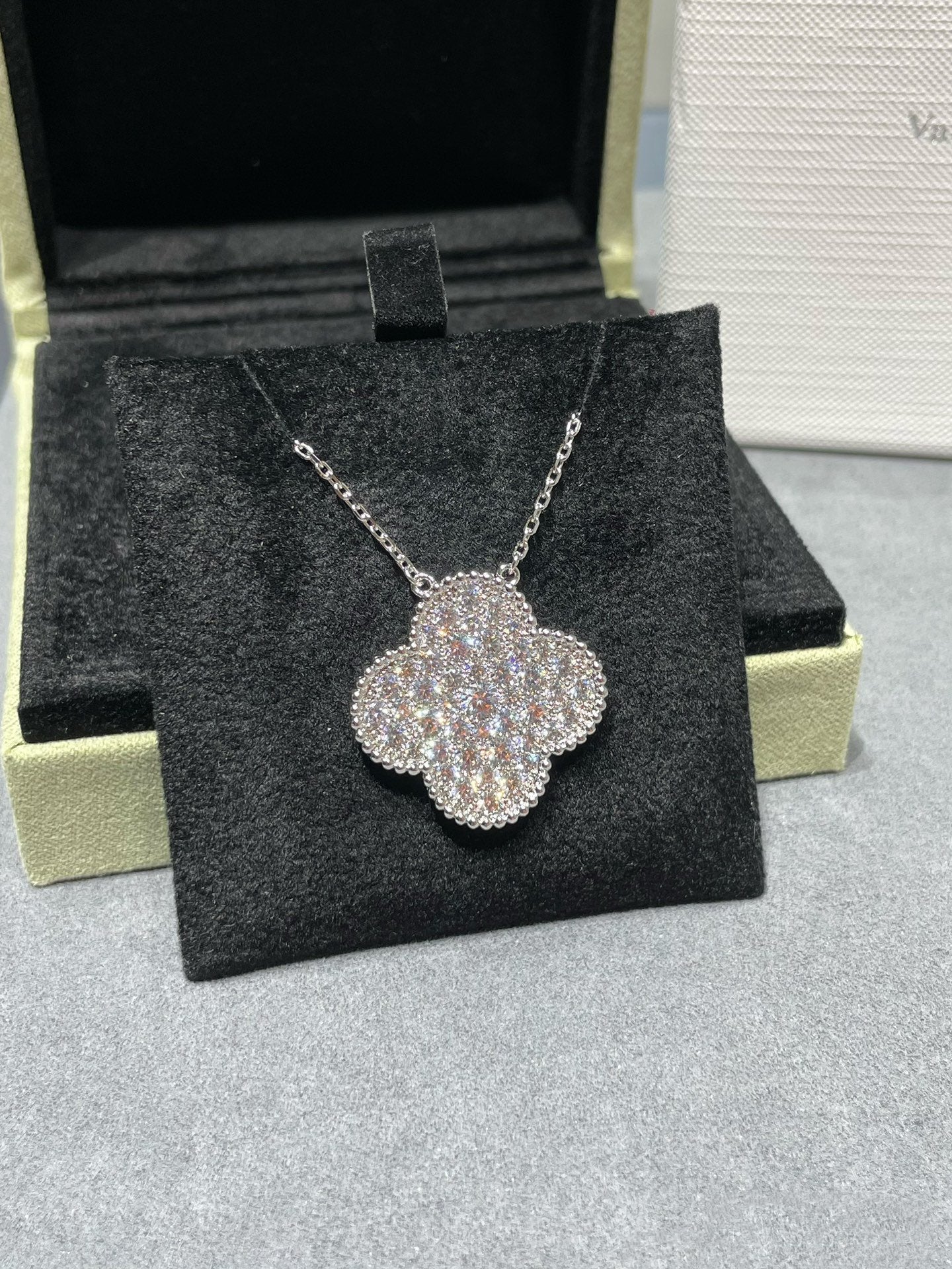 [Olivia Jewelry]CLOVER 25MM LARGE PENDANT DIAMOND PAVED SILVER NECKLACE