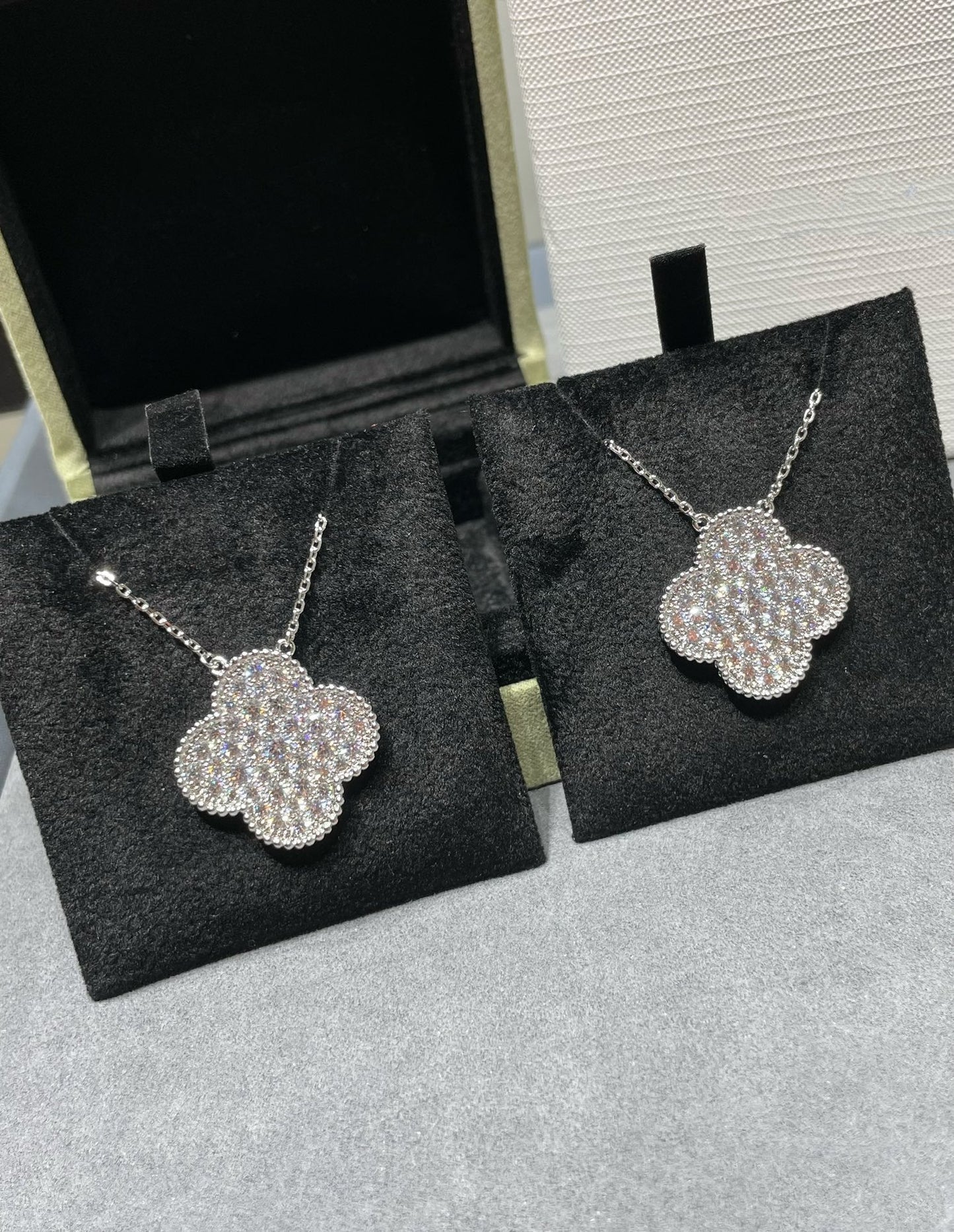 [Olivia Jewelry]CLOVER 25MM LARGE PENDANT DIAMOND PAVED SILVER NECKLACE