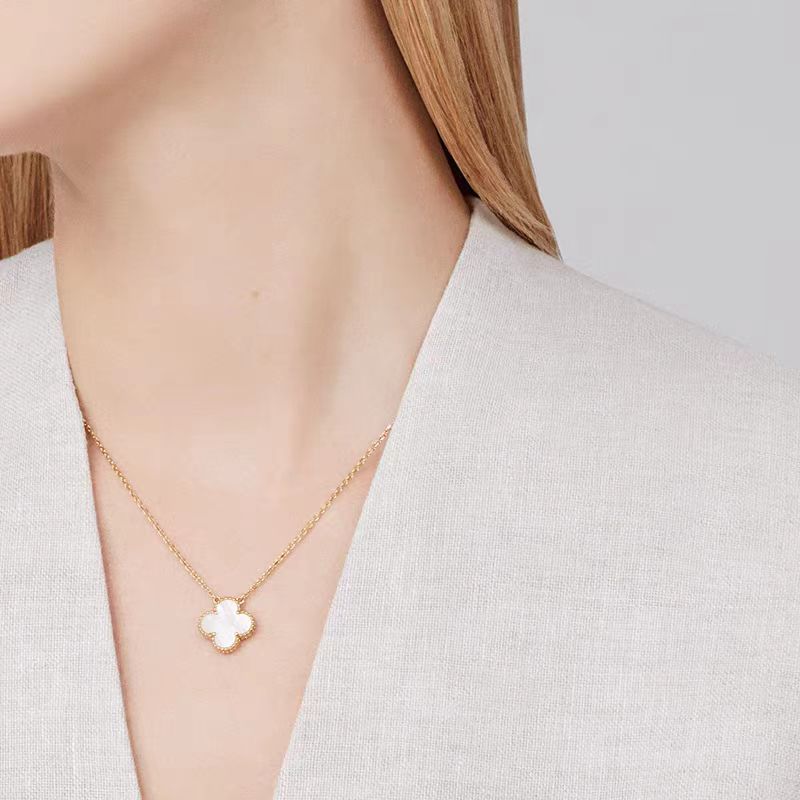 [Olivia Jewelry]CLOVER 15MM MEDIUM WHITE MOP NECKLACE