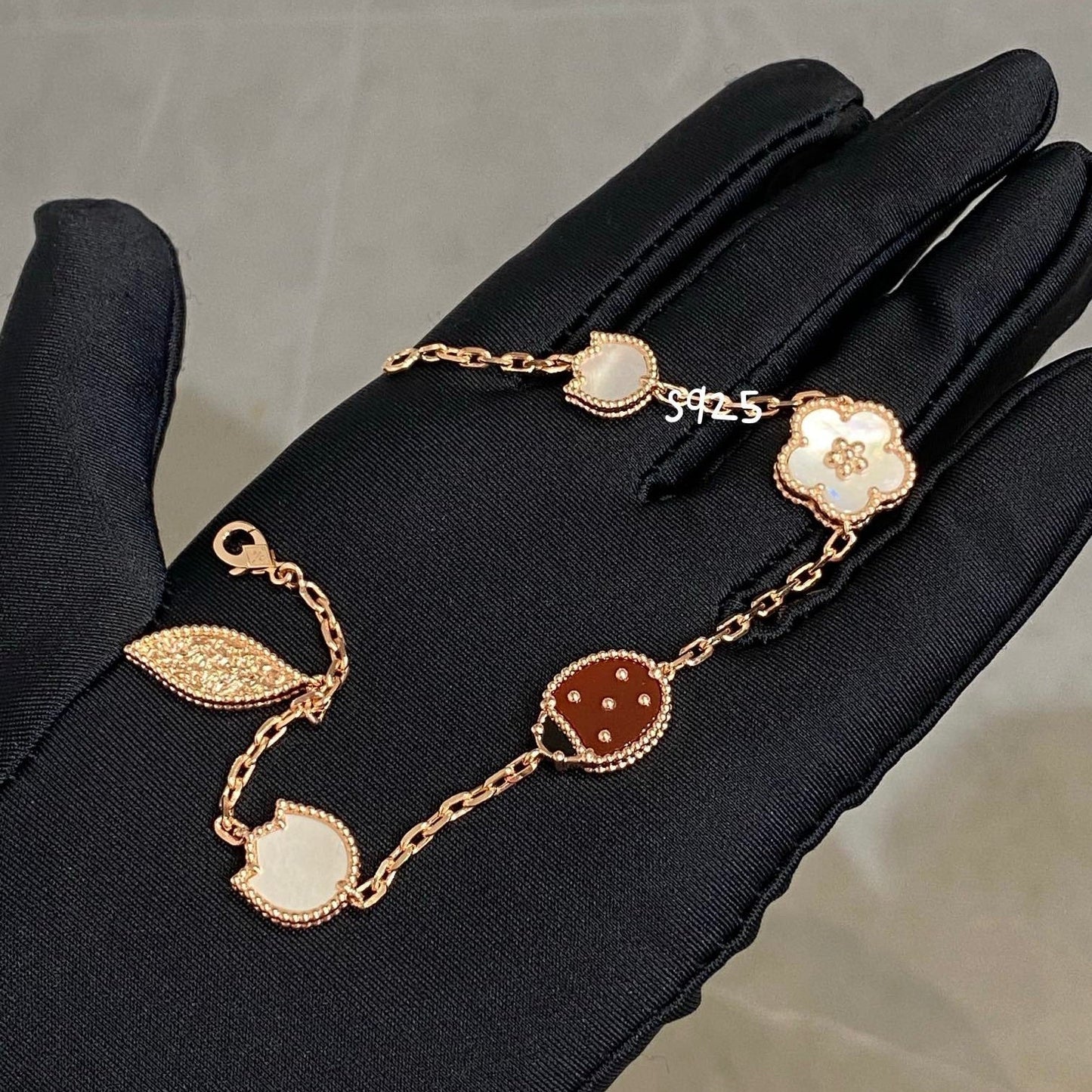 [Olivia JW]LUCKY SPRING 5 MOTIF BRACELET