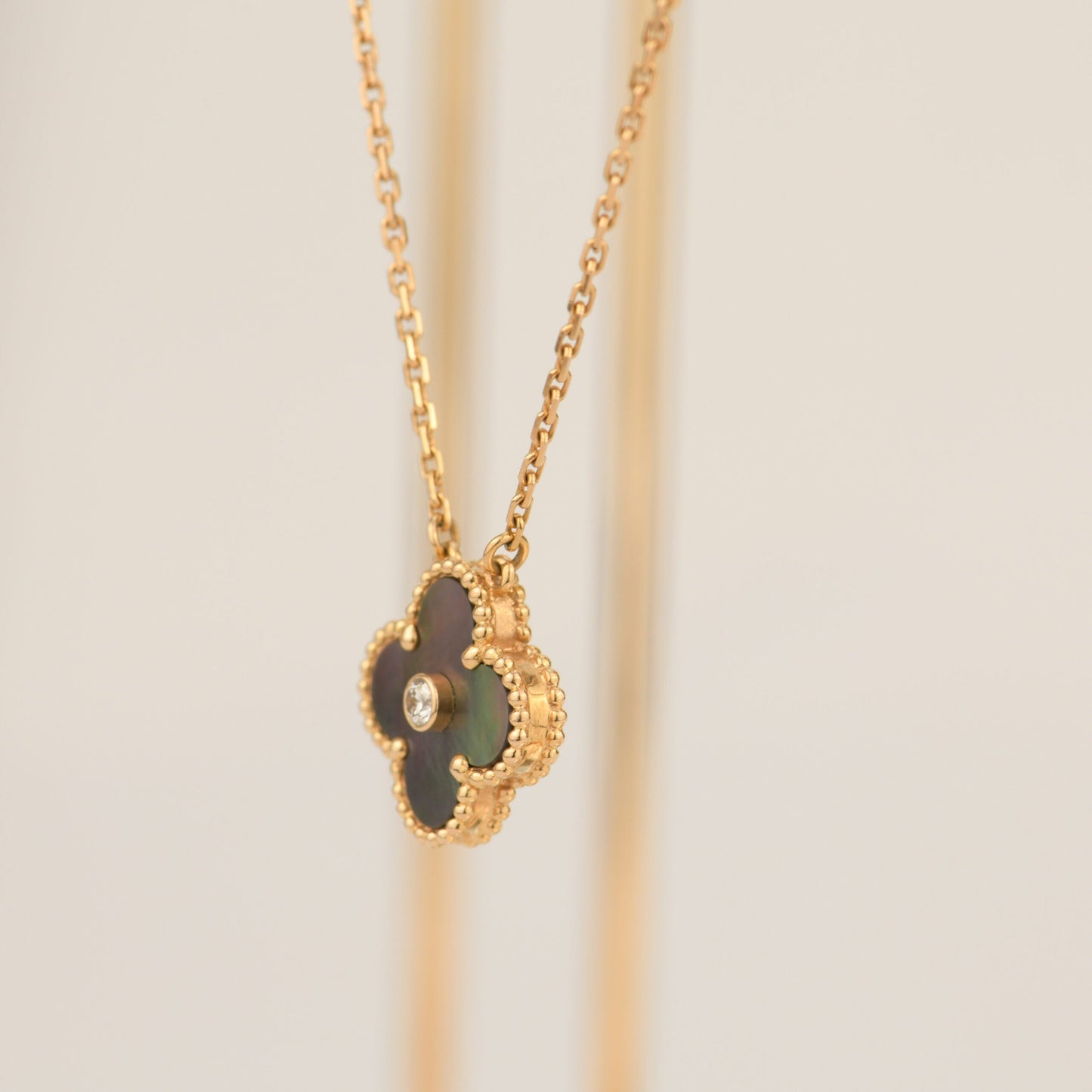 [Olivia Jewelry]CLOVER 15MM DIAMOND AND MOTHER-OF-GREY NECKLACE