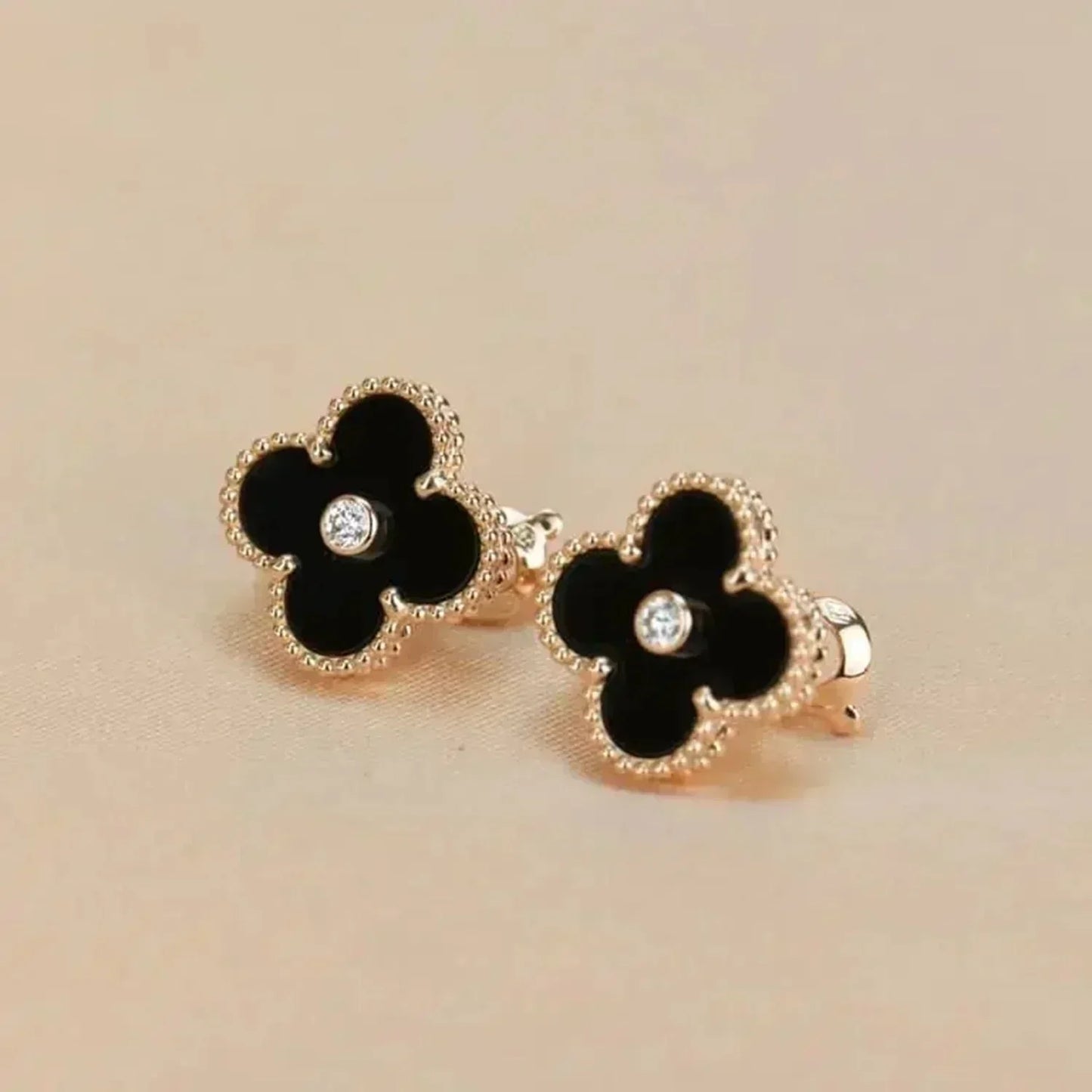 [Olivia Jewelry]CLOVER MEDIUM 1 MOTIFS ONYX DIAMOND EARRINGS