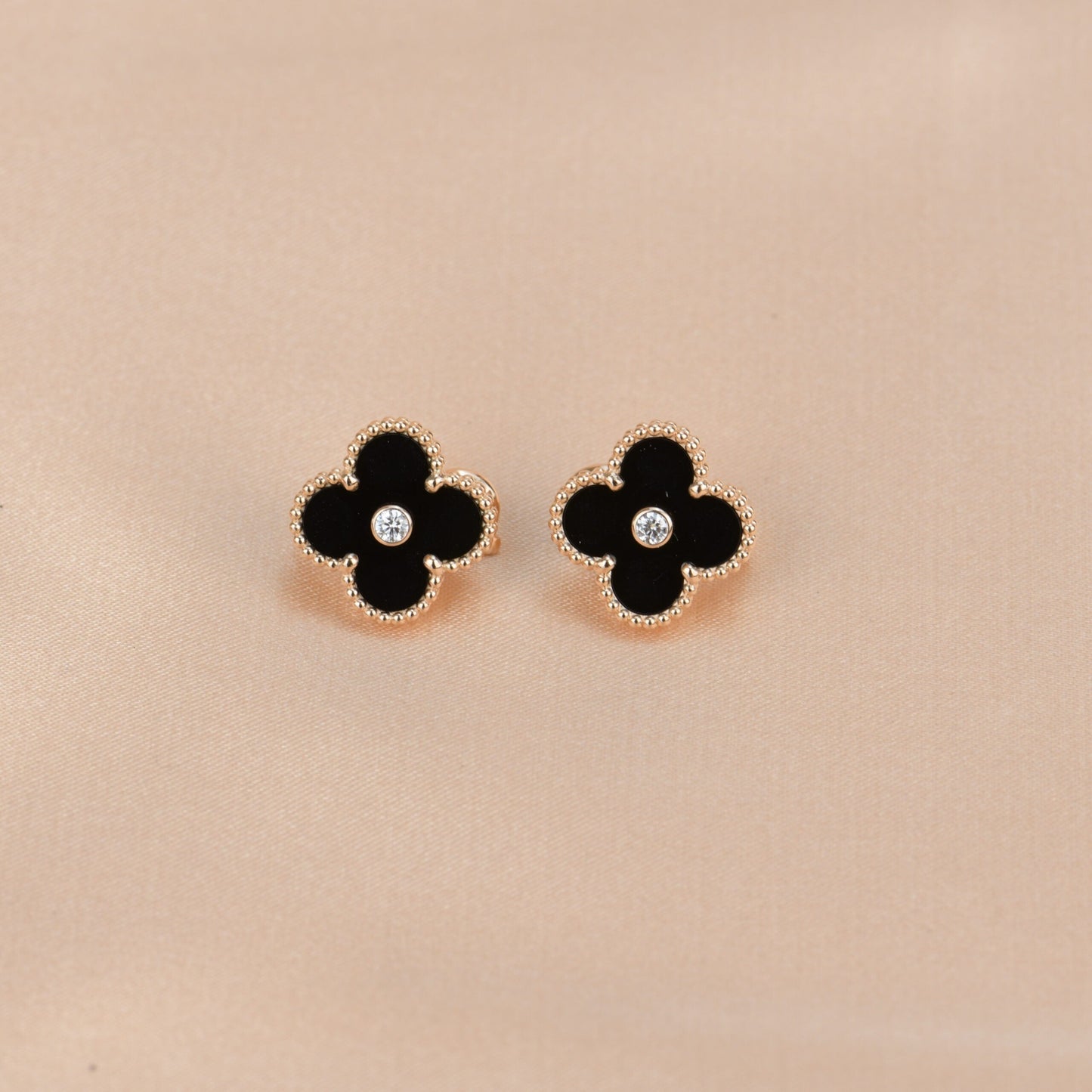 [Olivia Jewelry]CLOVER MEDIUM 1 MOTIFS ONYX DIAMOND EARRINGS