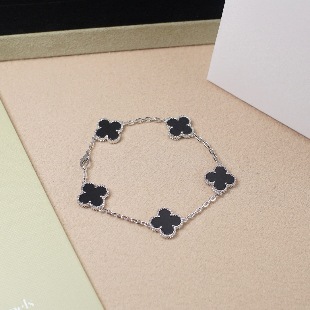 [Olivia JW]CLOVER 5 MOTIF ONYXS  BRACELET SILVER