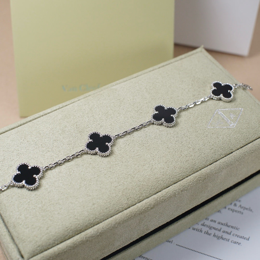 [Olivia JW]CLOVER 5 MOTIF ONYXS  BRACELET SILVER