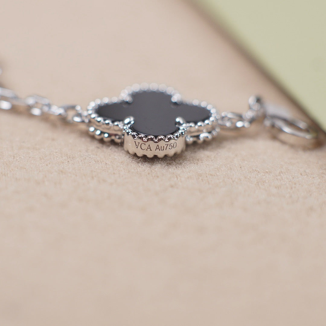[Olivia JW]CLOVER 5 MOTIF ONYXS  BRACELET SILVER