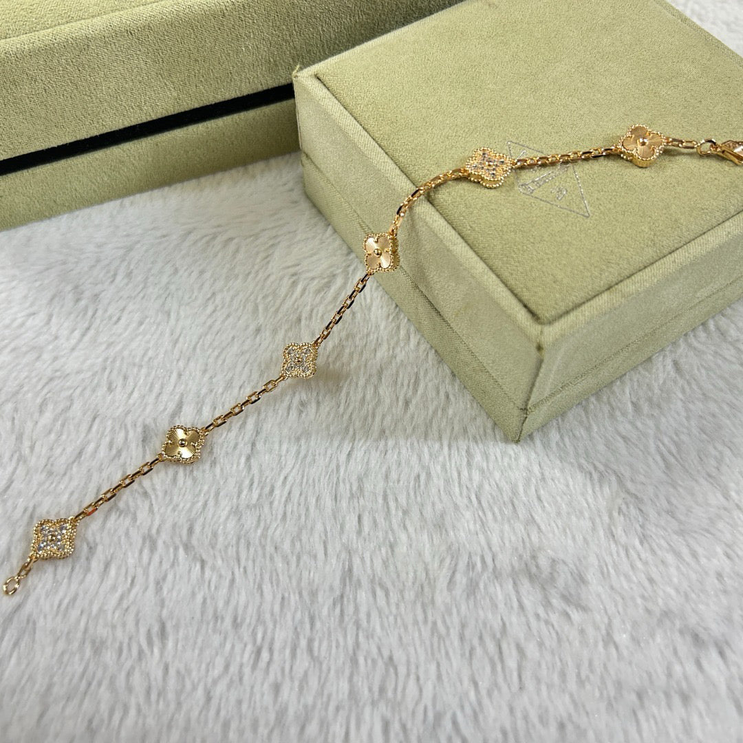 [Olivia JW]CLOVER 6 MOTIF DIAMOND LASER BRACELET