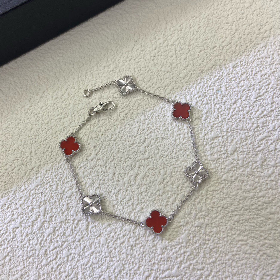 [Olivia JW]CLOVER 6 MOTIF RED AGATE LASER BRACELET